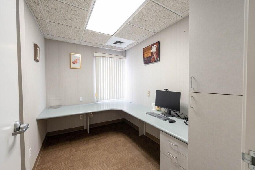 More Photos Of 5995-5997 Brockton Ave, Riverside Medical For Sale
