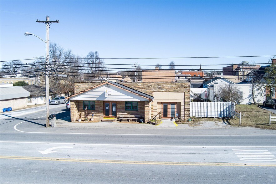 Primary Photo Of 142 West Ave, Crossville Medical For Sale