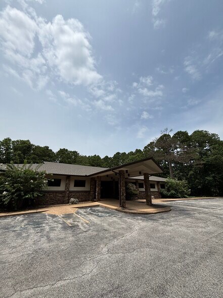 More Photos Of 600 Memorial Dr, Bella Vista Office For Lease