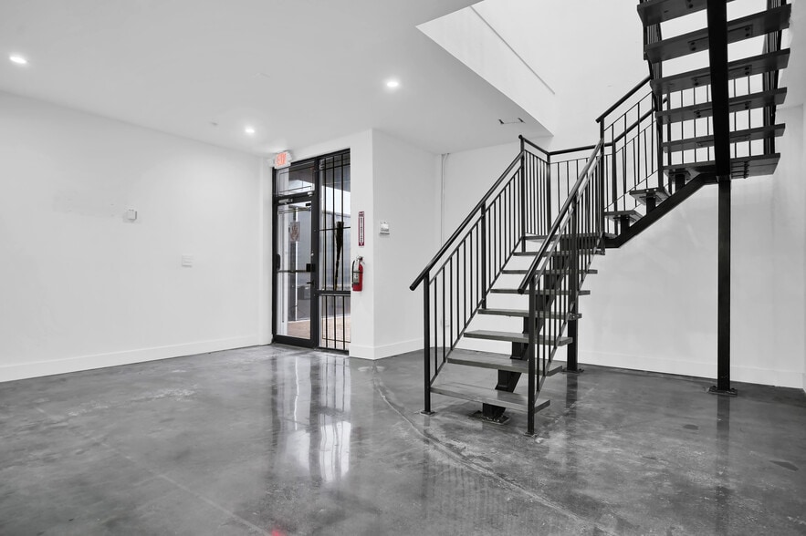 More Photos Of 7311 NW 12th St, Doral Light Distribution For Sale