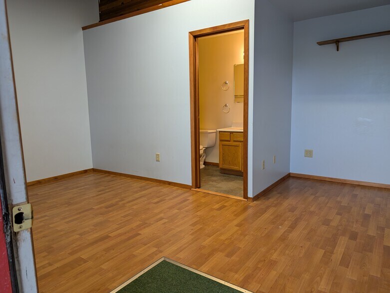 More Photos Of 306 Nordic dr, Petersburg Freestanding For Sale