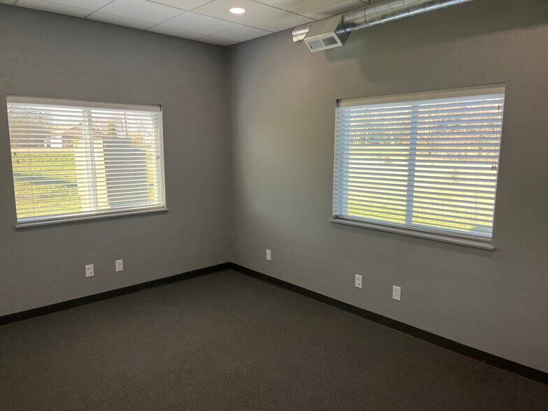 More Photos Of 47392 272nd St, Harrisburg Office For Lease