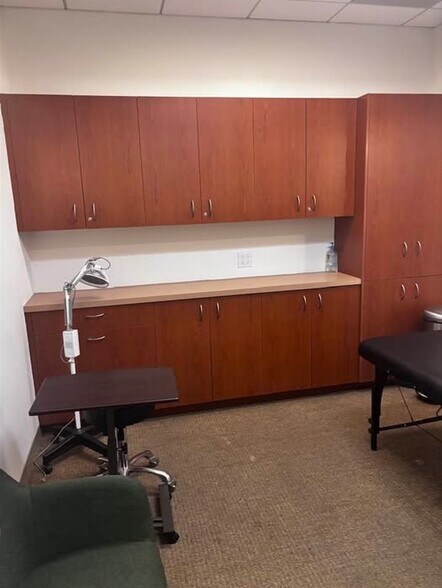 More Photos Of 555 Front St, San Francisco Office For Lease