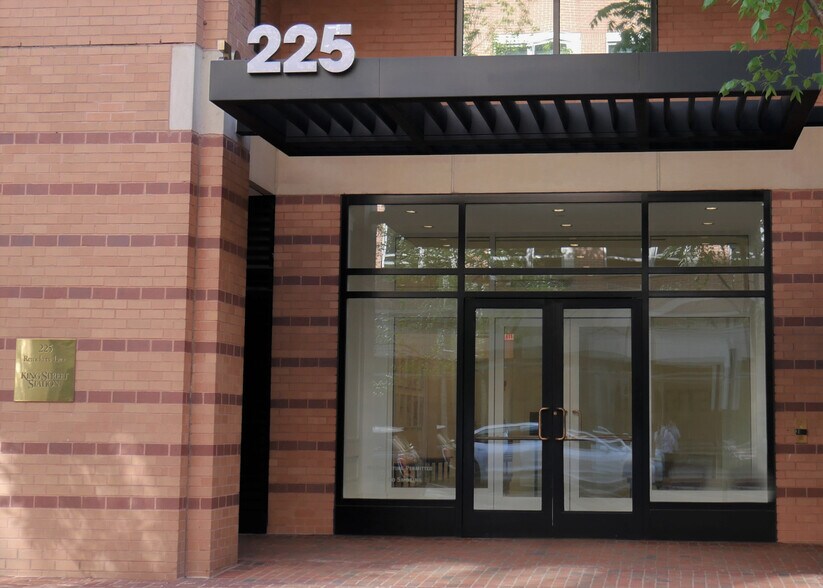 More Photos Of 225 Reinekers Ln, Alexandria Office For Sale