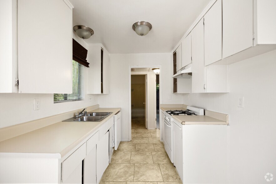 More Photos Of 495 Twin Palms Dr, Palm Springs Apartments For Sale