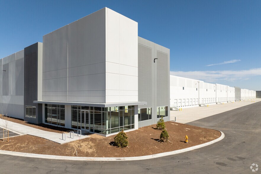 More Photos Of 6196 East Bridge St, Brighton Distribution For Lease