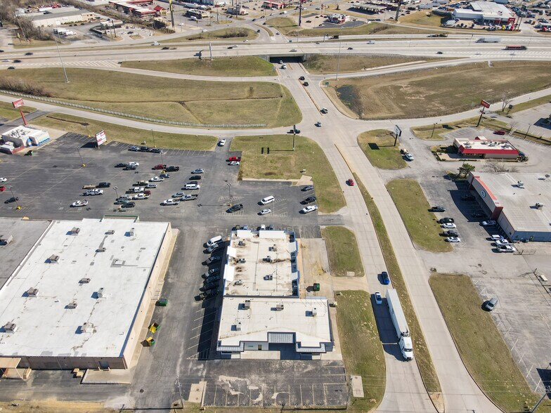 More Photos Of 5676 W Skelly Dr, Tulsa Medical For Sale