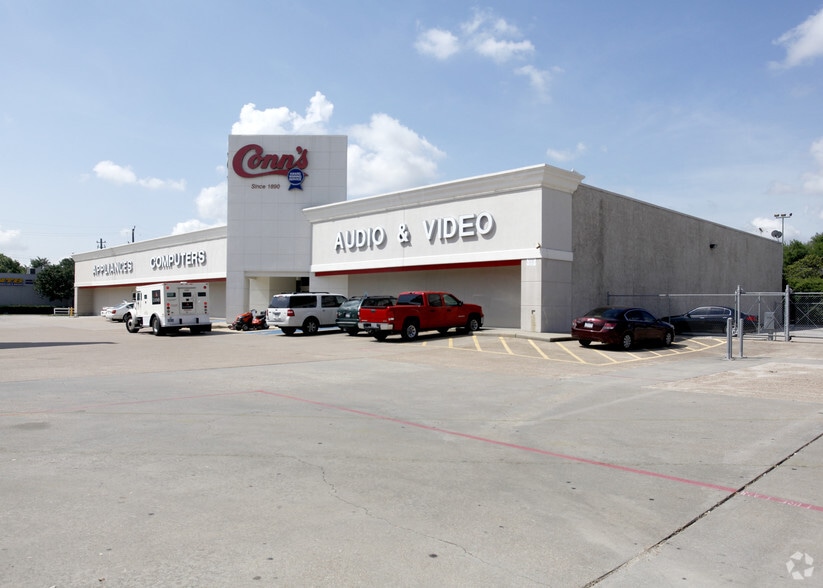 More Photos Of 10900 Gulf Fwy, Houston Unknown For Lease
