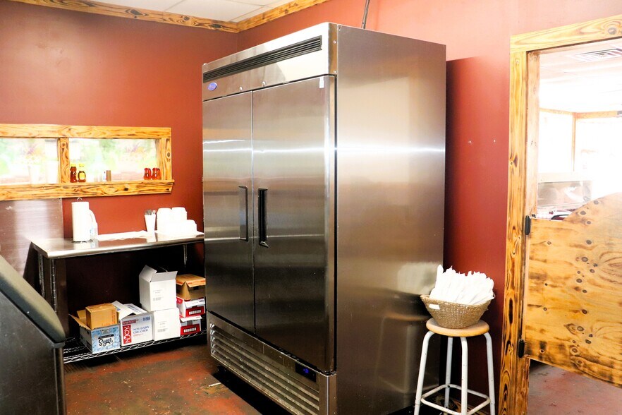 More Photos Of 1113 Main St, Commerce Restaurant For Sale