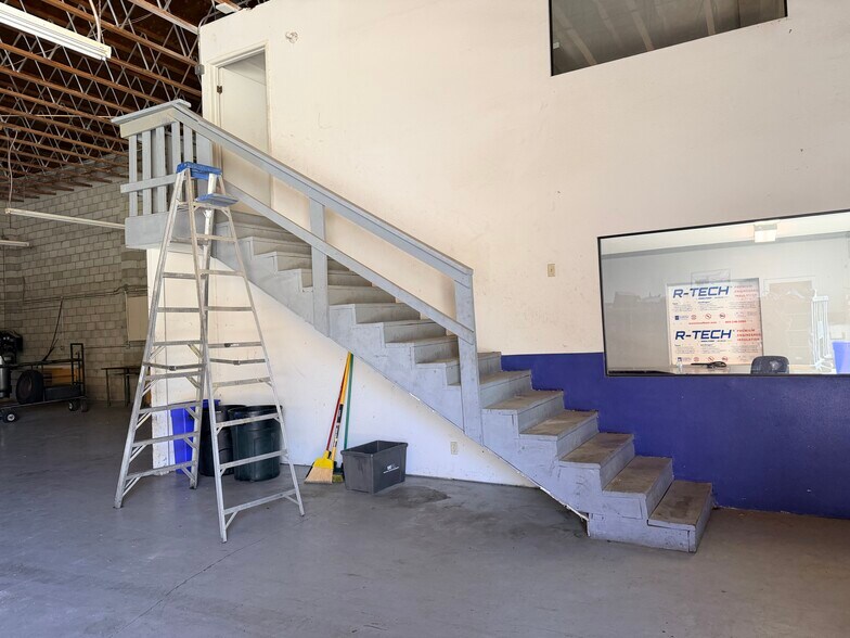 More Photos Of 74991 Joni Dr, Palm Desert Warehouse For Lease