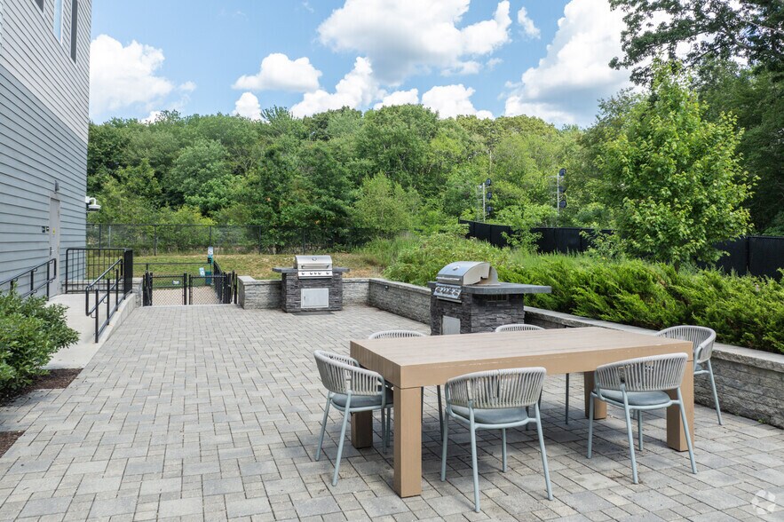 More Photos Of 39 Trotter Rd, Weymouth Apartments For Lease