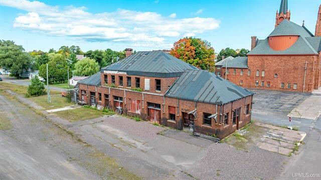 More Photos Of 808 Oak St, Calumet Office For Sale