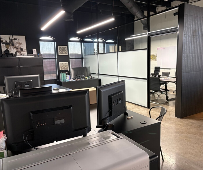 More Photos Of 301 E Virginia St, McKinney Storefront Retail Office For Lease