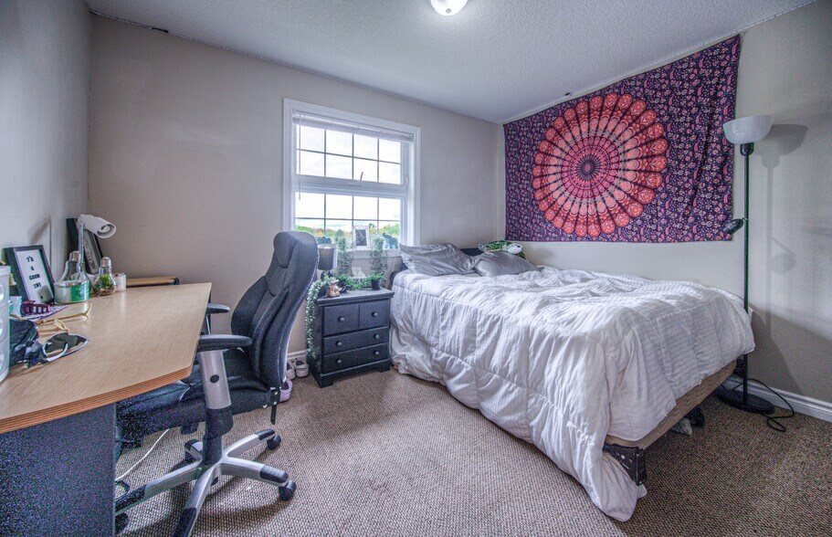 More Photos Of 172 Regina St N, Waterloo Apartments For Sale