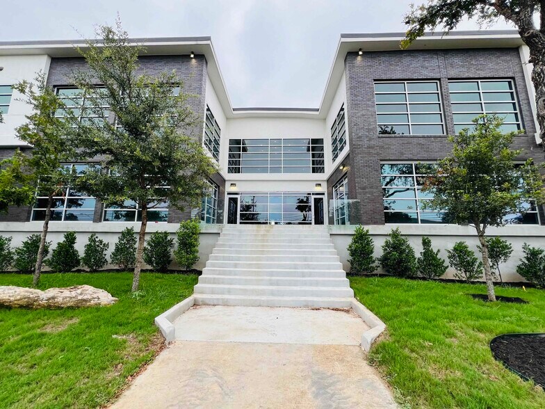 More Photos Of 8701 Menchaca Rd, Austin Medical For Lease