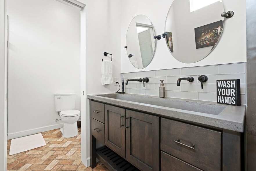 More Photos Of 612 N Lakeshore Dr, Ludington Hotel For Sale
