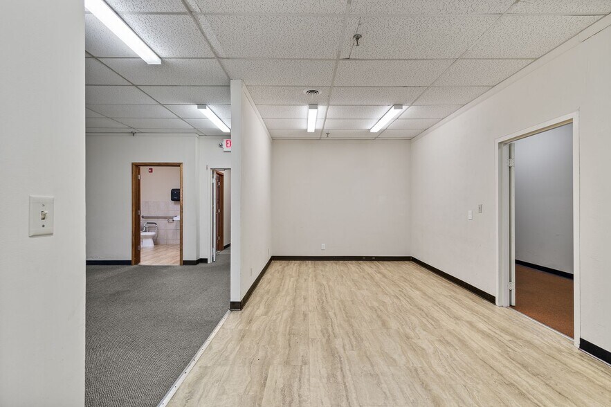 More Photos Of 1075 National Pky, Mansfield Office For Sale