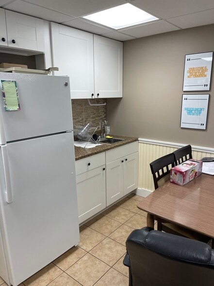 More Photos Of 130 Lenox Ave, Stamford Warehouse For Sale