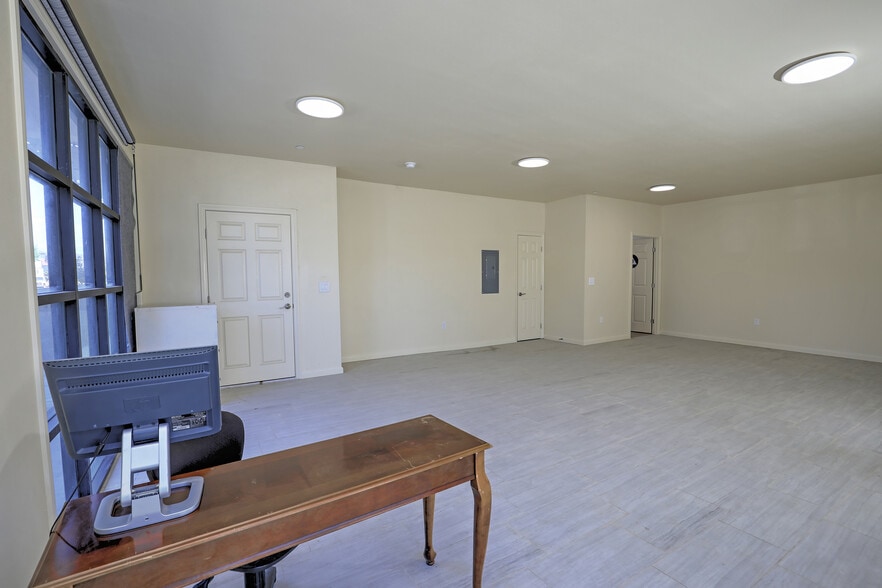 More Photos Of 186 Bell Way, Ventura Apartments For Sale