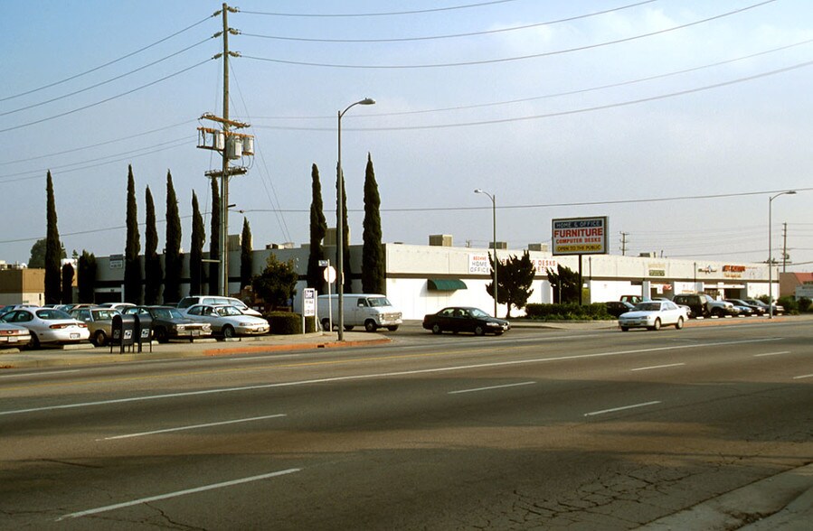 More Photos Of 9132-9150 De Soto Ave, Chatsworth Warehouse For Lease