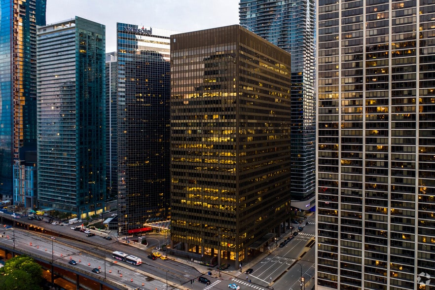 More Photos Of 303 E Wacker Dr, Chicago Office For Lease