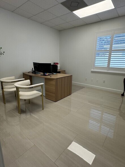 More Photos Of 15429 N Florida Ave, Tampa Medical For Lease