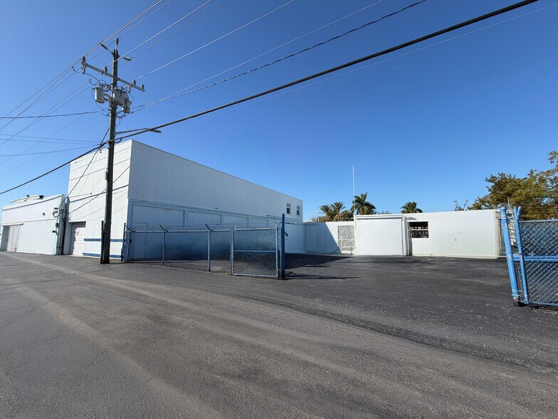 More Photos Of 1002 N Dixie Hwy, Lake Worth Freestanding For Sale
