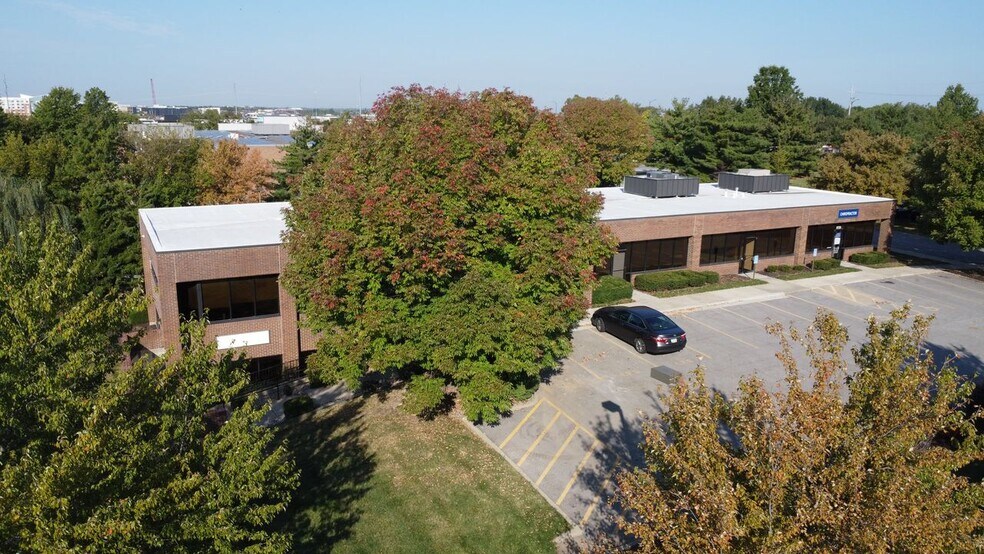 More Photos Of 8730 Bourgade St, Lenexa Loft Creative Space For Lease