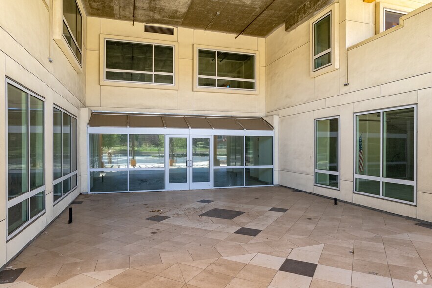 More Photos Of 17901 Soledad Canyon Rd, Santa Clarita Office For Sale