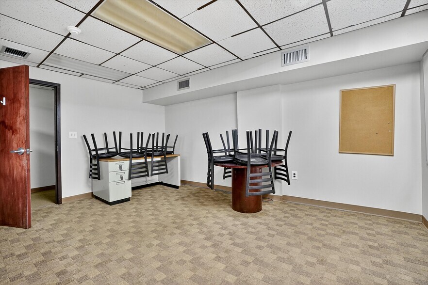 More Photos Of 74 Brookside Ave, Chester General Retail For Lease