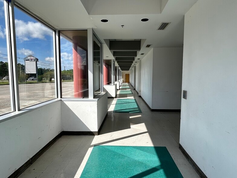 More Photos Of 3215 W Oak St, Palestine Medical For Lease