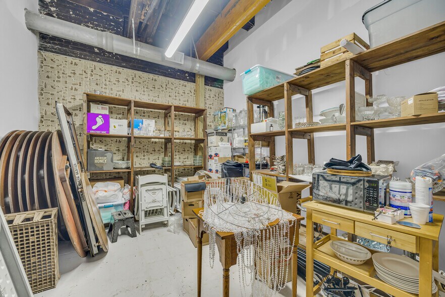 More Photos Of 1642 S Broad St, Commerce General Retail For Lease