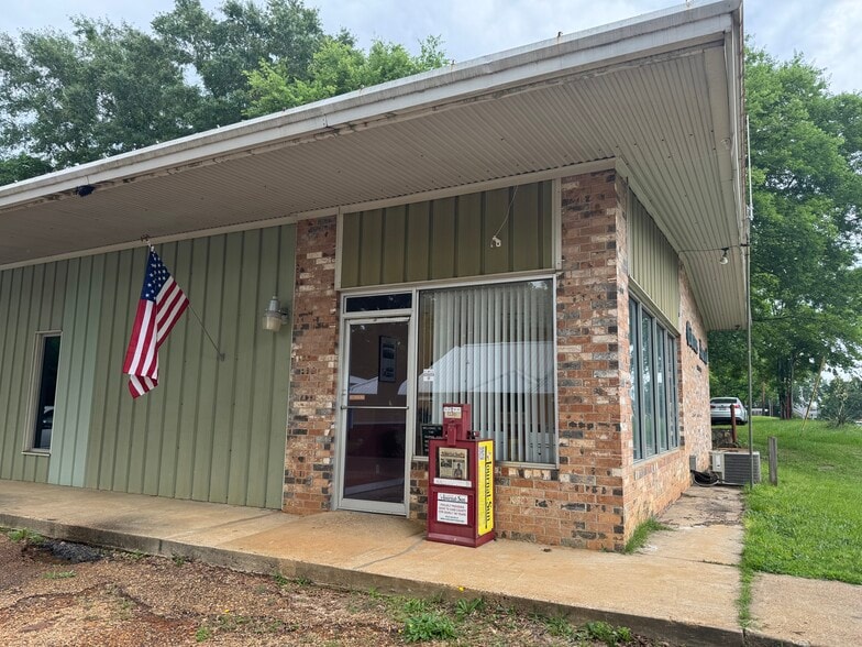 Primary Photo Of 306 W Main St, Atlanta Freestanding For Sale