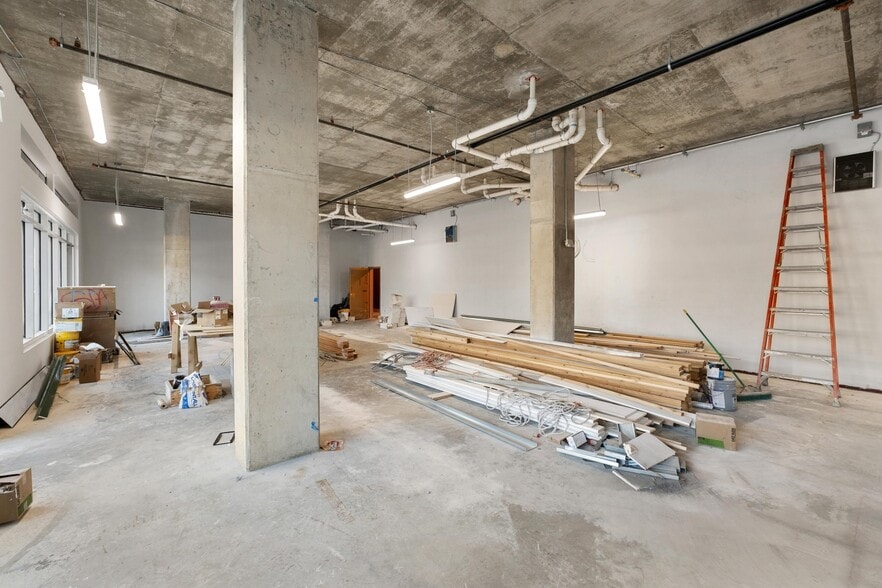 More Photos Of 2323 S Lamar Blvd, Austin Apartments For Lease