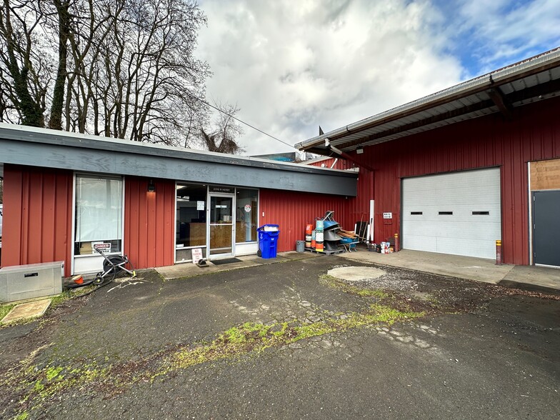 Primary Photo Of 2310 N Kerby Ave, Portland Warehouse For Lease