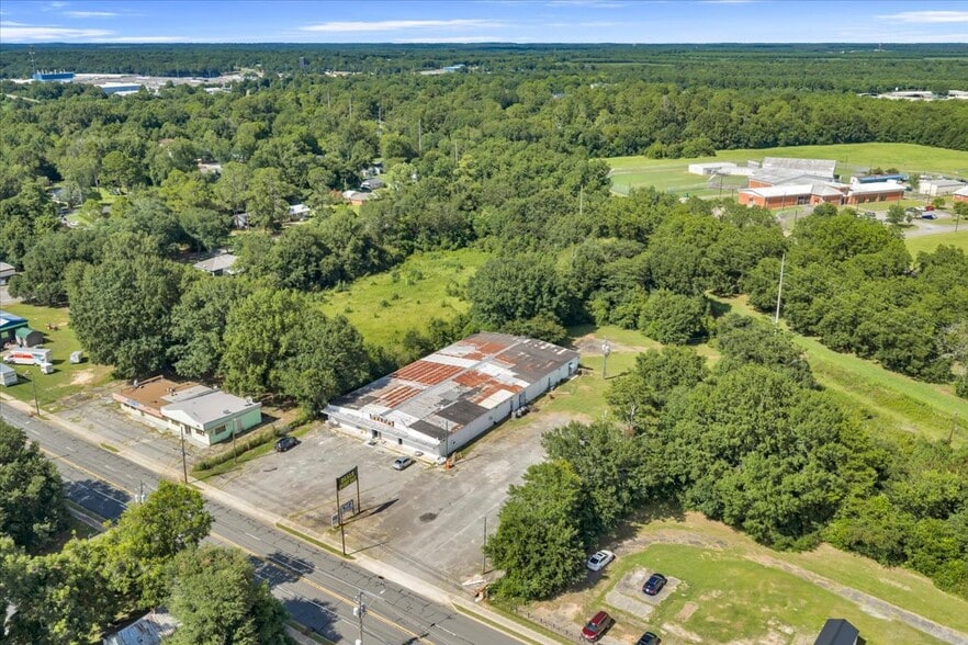 More Photos Of 607 Martin Luther King Jr Dr, Fort Valley Flex For Sale