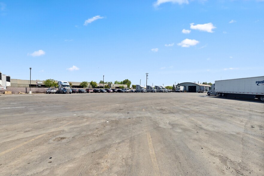 More Photos Of 4451 N Brawley Ave, Fresno Warehouse For Sale