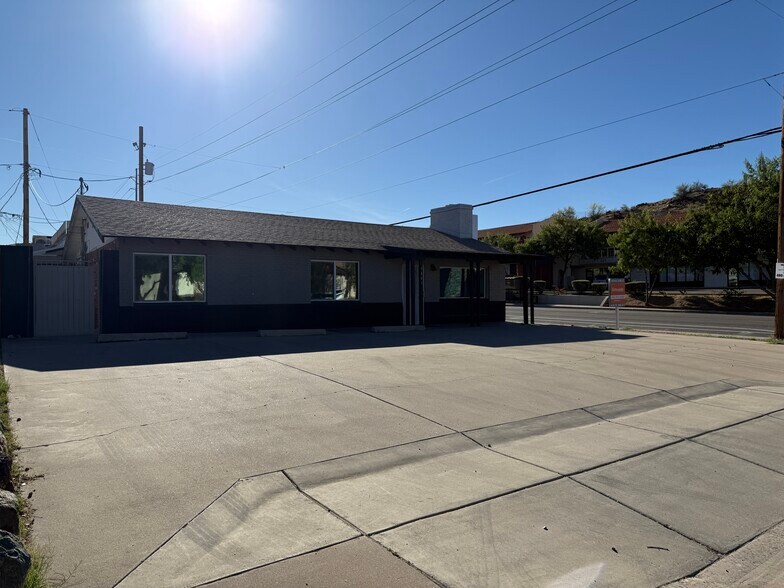 Primary Photo Of 9401 N 3rd Dr, Phoenix General Retail For Lease