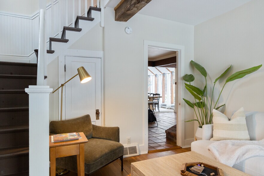 More Photos Of 54 Red Clover Ln, Mendon Hotel For Sale