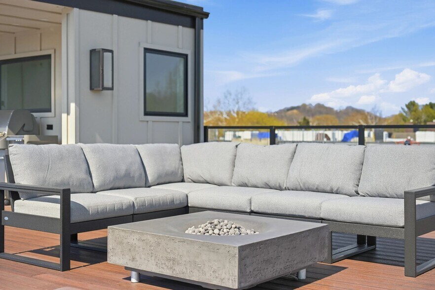 More Photos Of 443 Walnut St, Sewickley Flex For Sale