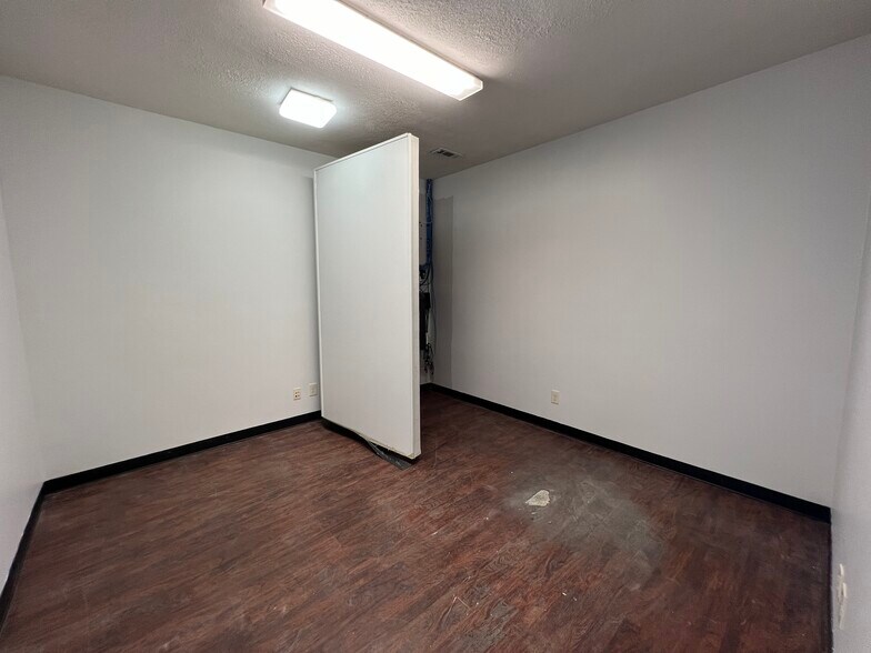 More Photos Of 1101 Swan, Terre Haute Warehouse For Sale