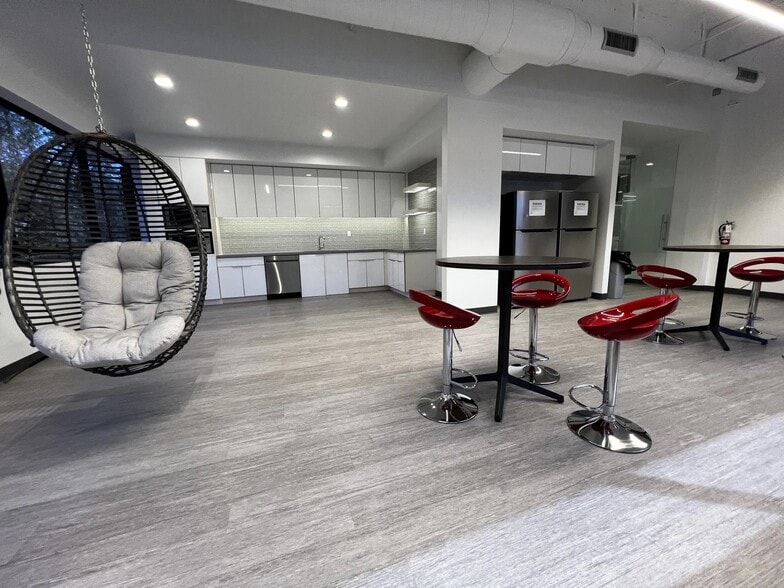 More Photos Of 14261 Commerce Way, Miami Lakes Office For Lease