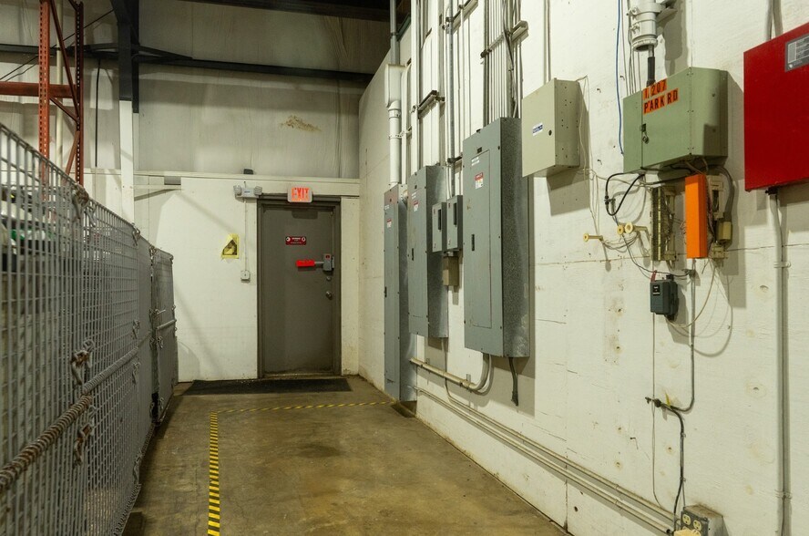 More Photos Of 207 Park Ct, Ridgeland Warehouse For Lease