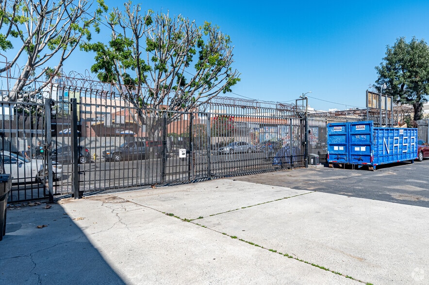 More Photos Of 540 S Crocker St, Los Angeles Industrial For Sale
