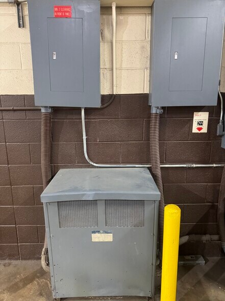 More Photos Of 8716 SE 15th St, Oklahoma City Distribution For Sale