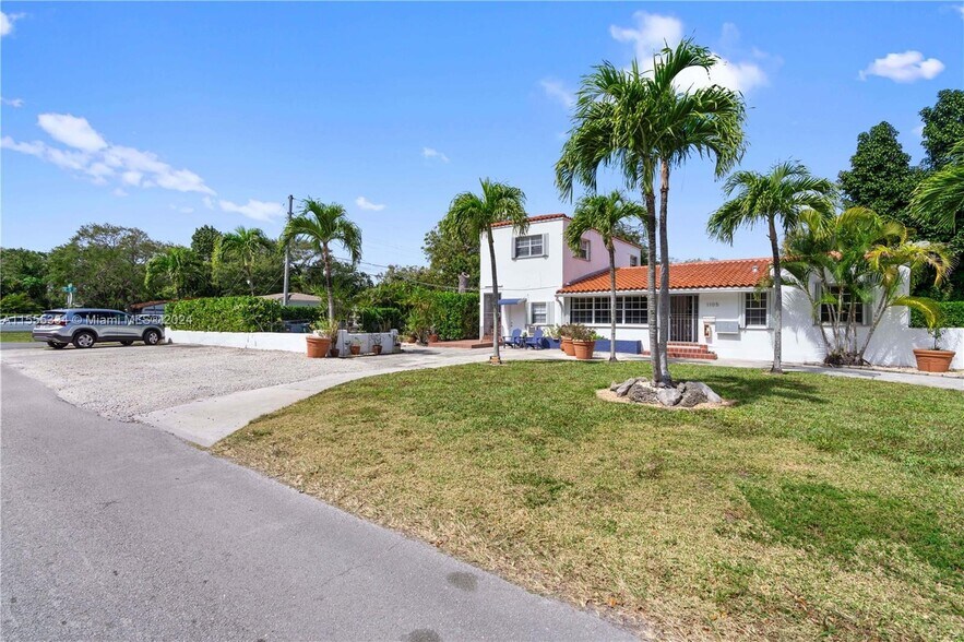 More Photos Of 1105 NE 119th St, Biscayne Park Apartments For Sale