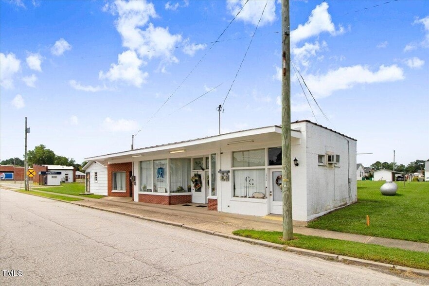 More Photos Of 103 Main St, Micro Specialty For Sale