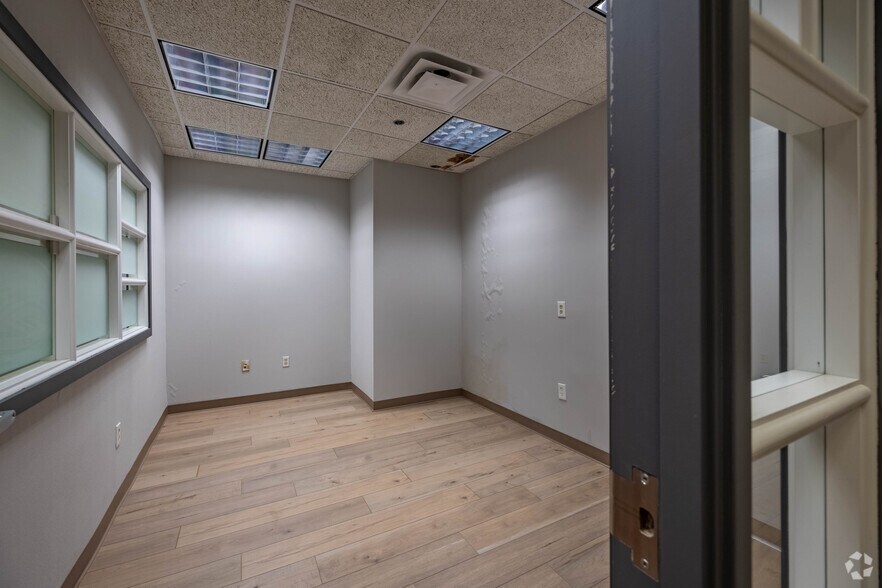 More Photos Of 2181 Grand Ave, Cincinnati Manufacturing For Lease