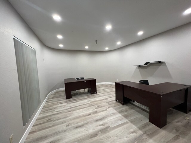 More Photos Of 7631 E Greenway Rd, Scottsdale Warehouse For Lease