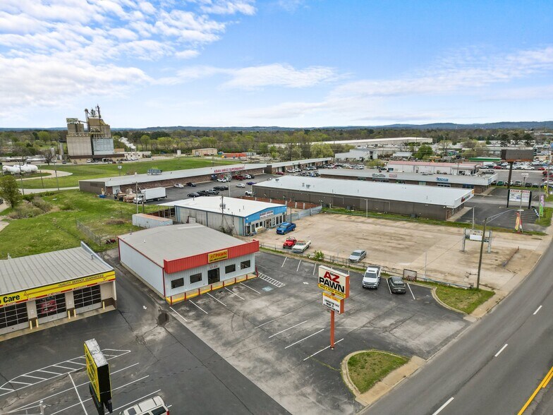 More Photos Of 2103 S Thompson St, Springdale Freestanding For Sale